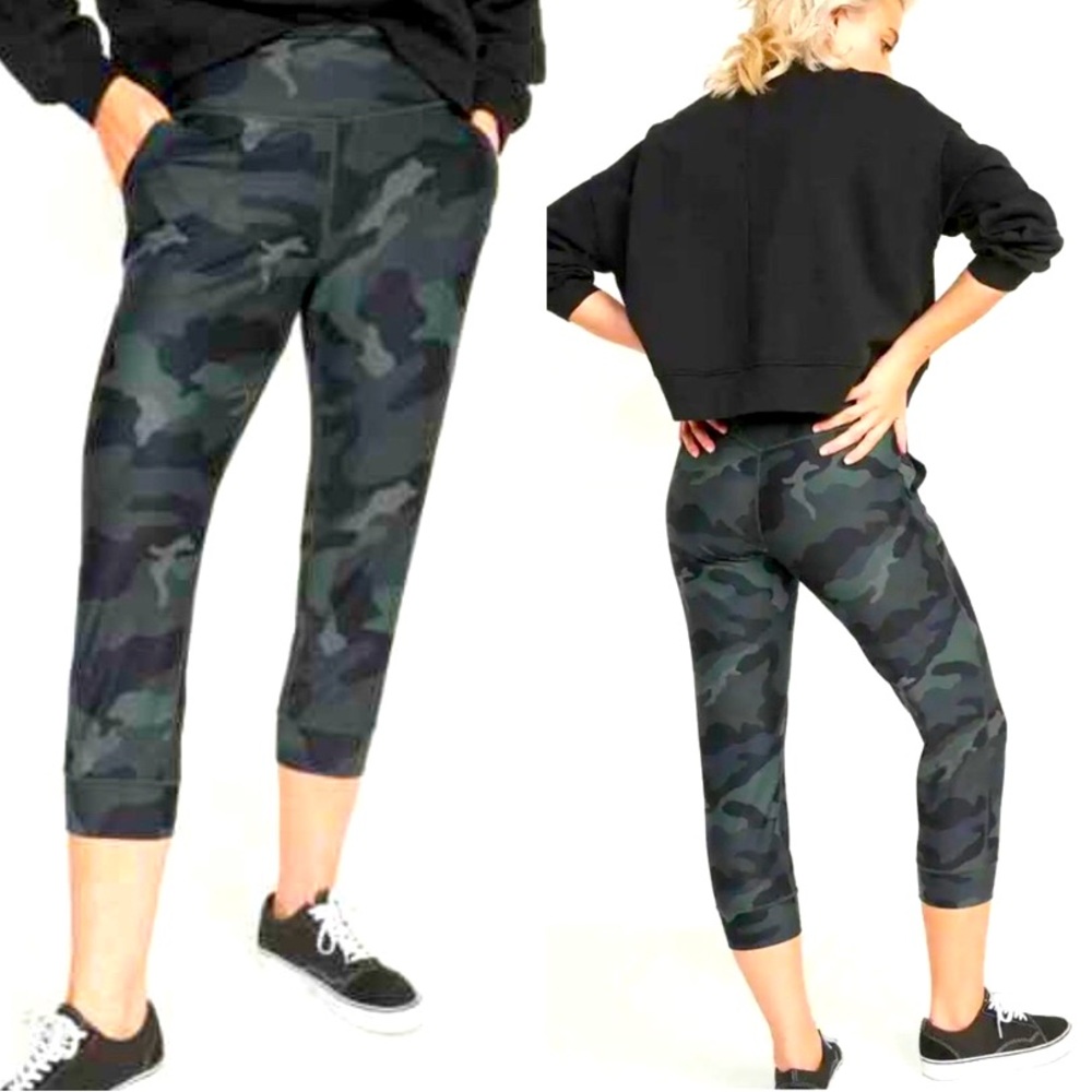 Old Navy High-Waisted PowerSoft 7/8-Length Joggers Green Camouflage Print